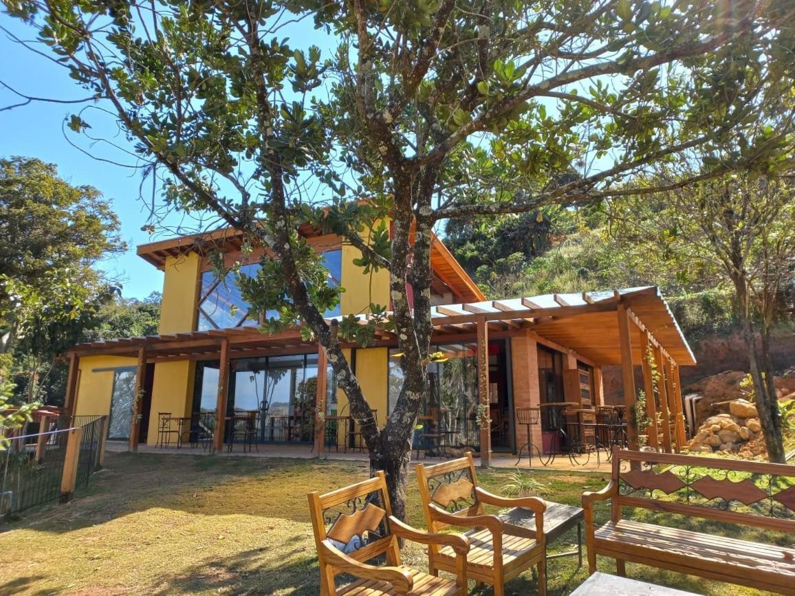 Terra De Kuri * Espírito Santo do Pinhal